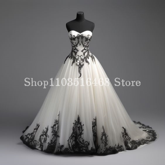 Embroidery White Dress - Siyah Beyaz Gotik İşlemeli Gelinlik Rüya