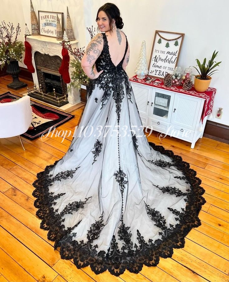 Gotik V Yaka Gelinlik Siyah Be - Embroidery White Dress incelemesi ve fiyatı