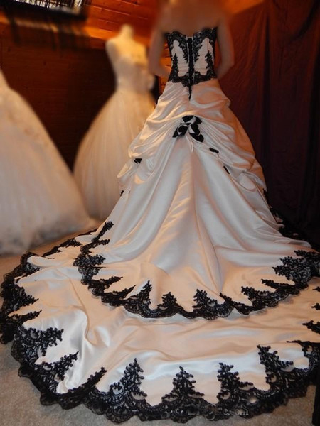 Vintage Gelinlik Gotik Siyah B - Embroidery White Dress incelemesi ve fiyatı